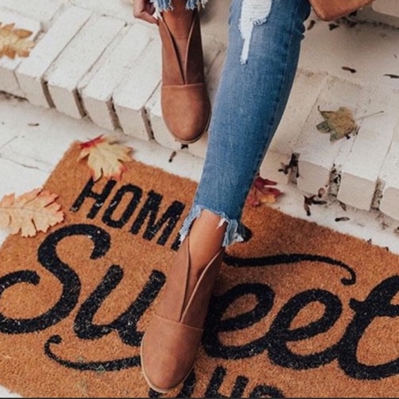 Shoes 2 Left Brown V Cut Block Heel Bootie Poshmark